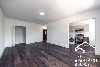 1555 W Hollywood Ave in Chicago, IL - Building Photo - Building Photo
