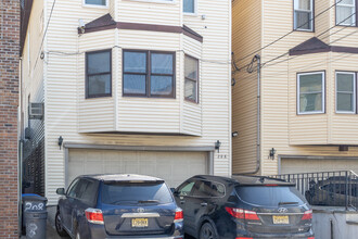208 Ogden Ave in Jersey City, NJ - Building Photo - Building Photo