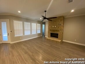 4803 Viewcrest Rd in San Antonio, TX - Building Photo - Building Photo