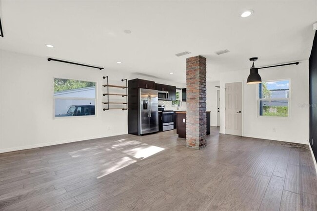 5006 N Suwanee Ave in Tampa, FL - Building Photo - Building Photo