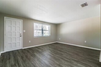 8912 Hervel Cir in Tampa, FL - Building Photo - Building Photo