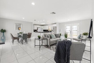 8401 Blackstone Ct in Tampa, FL - Building Photo - Building Photo