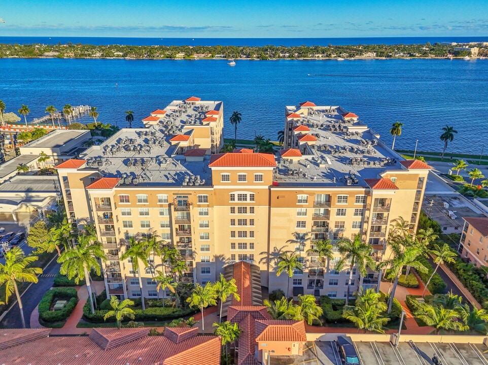 1801 N Flagler Dr in West Palm Beach, FL - Foto de edificio