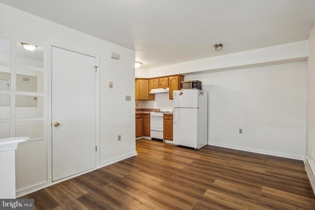 property at 2855 E Thompson St
