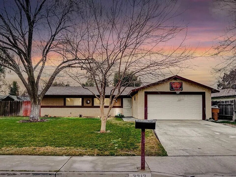 3312 Cardamon Dr in Bakersfield, CA - Building Photo