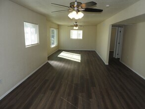 2047 Golden Gate Ave in Kingman, AZ - Building Photo - Building Photo