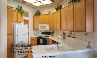 1057 S Bluff Dr in Roseville, CA - Building Photo - Building Photo