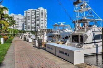 3610 Yacht Club Dr, Unit 208 in Aventura, FL - Building Photo - Building Photo