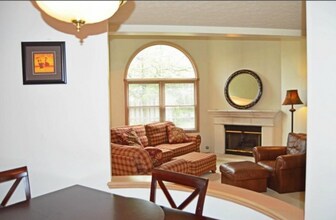 16548 Sunwood Oval in Strongsville, OH - Building Photo - Building Photo