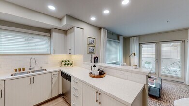 Chase Knolls in Sherman Oaks, CA - Building Photo - Building Photo