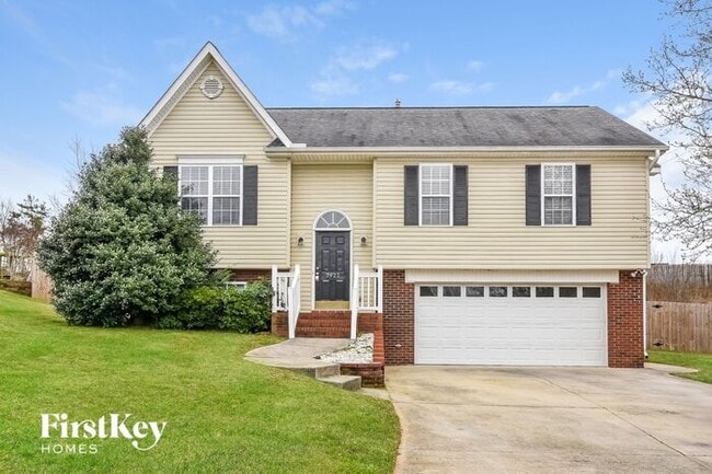 7921 Woodpark Dr in High Point, NC - Building Photo - Building Photo