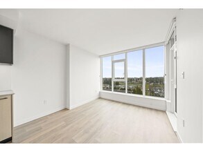 13738 Central Ave in Surrey, BC - Building Photo - Building Photo