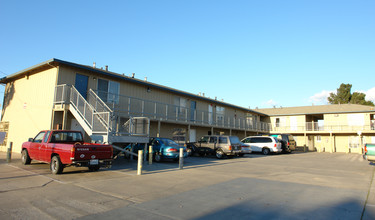 1155 E Laurel Dr in Salinas, CA - Foto de edificio - Building Photo