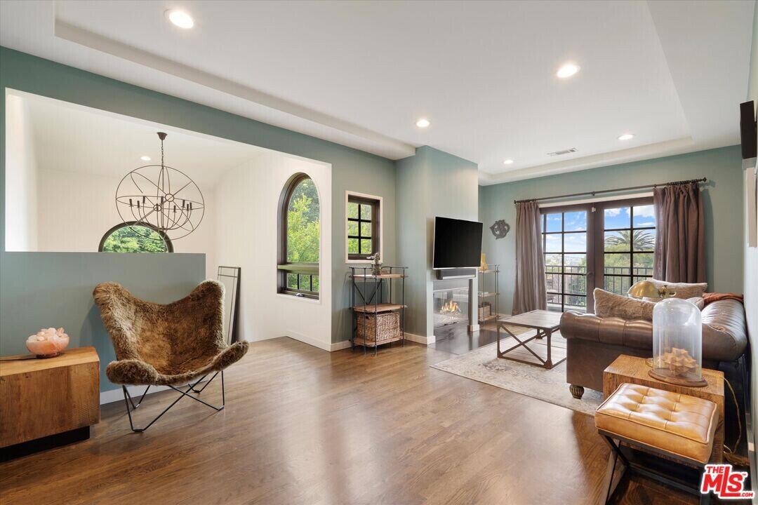 816 Hyperion Ave in Los Angeles, CA - Building Photo