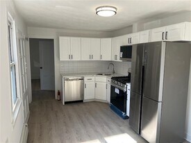 8 6th St, Unit 1 in Cambridge, MA - Building Photo