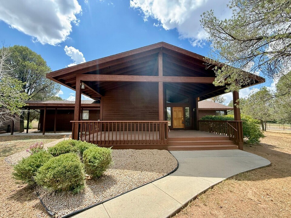 8470 N Vista Ln in Prescott, AZ - Building Photo