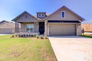2009 W Charlotte Pl in Broken Arrow, OK - Building Photo