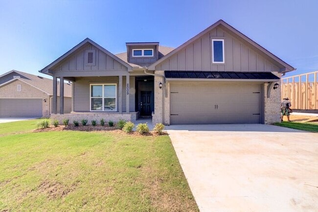 property at 2009 W Charlotte Pl