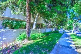 11645 Montana Ave, Unit #332 in Los Angeles, CA - Building Photo - Building Photo
