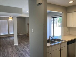 8106 Hood Cir in Austin, TX - Building Photo - Building Photo