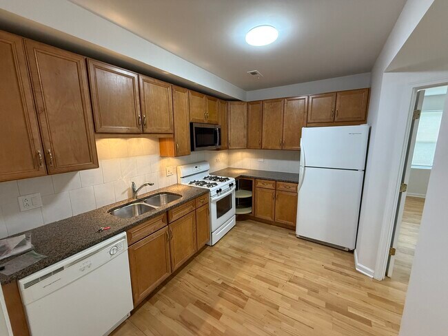 2001 W Fargo Ave in Chicago, IL - Building Photo - Building Photo
