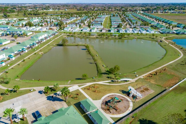 Green Caye Village in Dickinson, TX - Foto de edificio - Building Photo