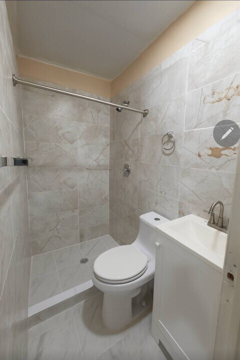 8181 8181 Northwest South River Dr in Medley, FL - Building Photo