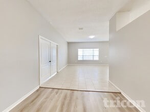 250 Parkview Dr in Palm Coast, FL - Building Photo - Building Photo