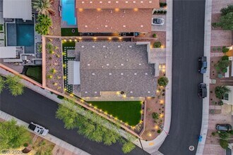 2560 Bridle Oaks Ct in Henderson, NV - Building Photo - Building Photo