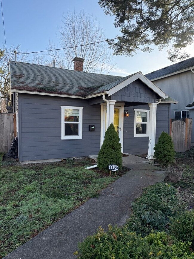 8820 N Endicott Ave in Portland, OR - Building Photo - Building Photo