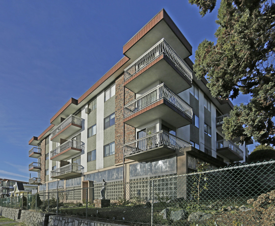 5220 Capitol Dr in Burnaby, BC - Building Photo