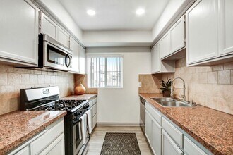 821 Wilcox in Los Angeles, CA - Foto de edificio - Building Photo
