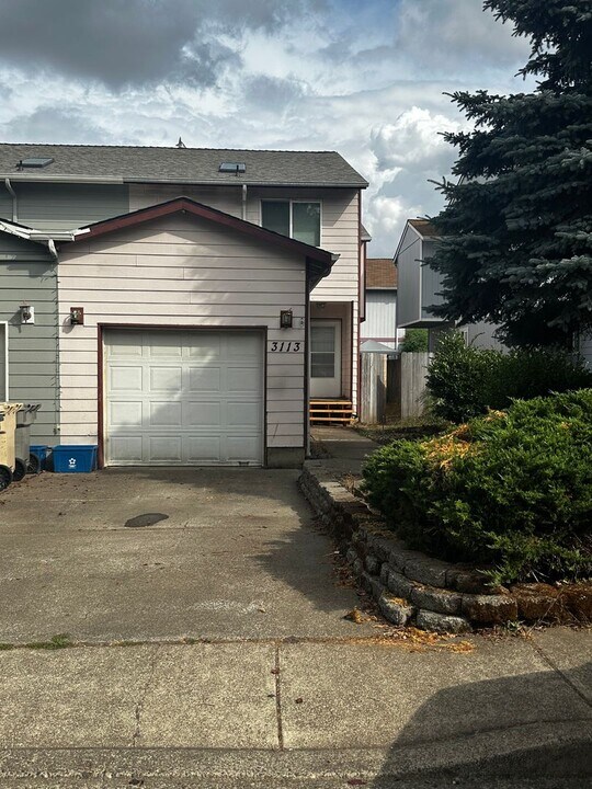 3113 NE Flintlock Pl in Corvallis, OR - Building Photo