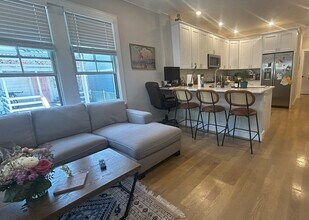 303 Maverick St in Boston, MA - Building Photo - Building Photo