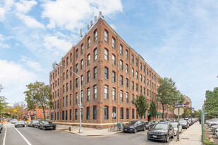 1 Tiffany Pl in Brooklyn, NY - Foto de edificio - Primary Photo