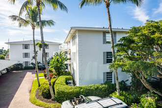 Moorings Bay Apartments in Naples, FL - Building Photo - Building Photo