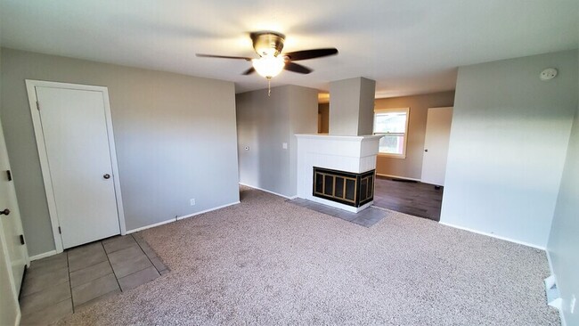 476 Jacolyn Dr NW in Cedar Rapids, IA - Building Photo - Building Photo