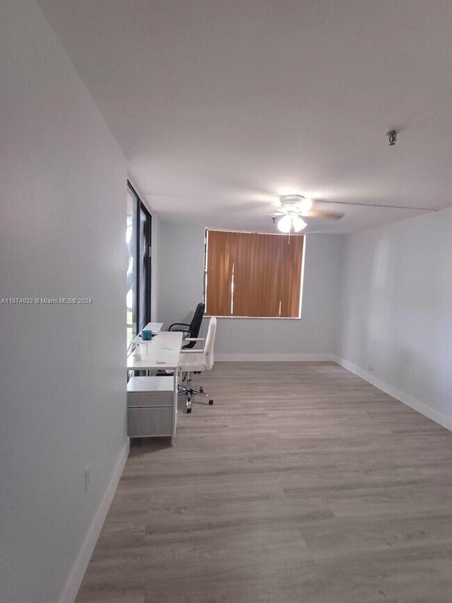 665 NE 195th St in Miami, FL - Building Photo - Building Photo