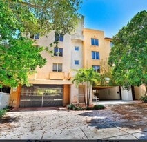 2630 SW 28th St in Miami, FL - Building Photo