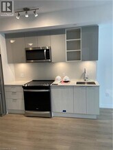 25 Holly St in Toronto, ON - Building Photo - Building Photo