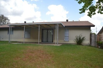 7510 Old Spanish Trail in Live Oak, TX - Building Photo - Building Photo