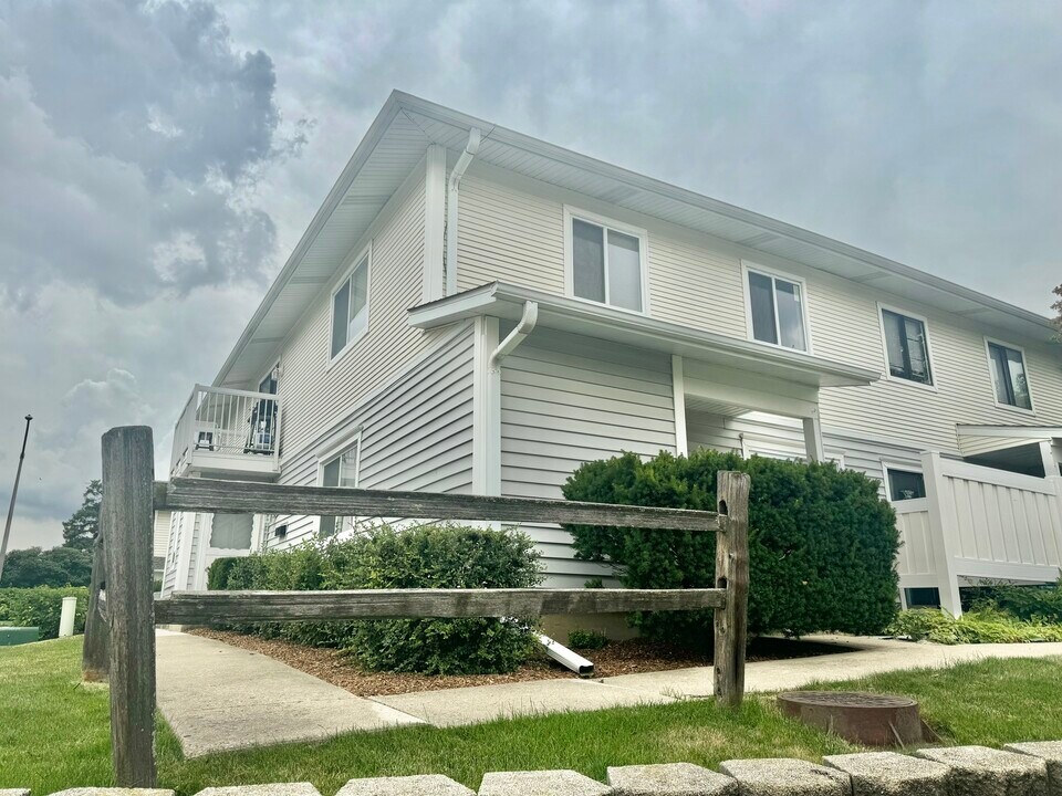 741 Edgelake Point in Schaumburg, IL - Building Photo