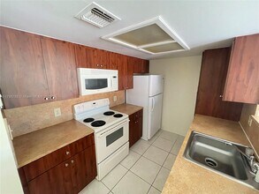 8423 Coral Lake Way in Coral Springs, FL - Building Photo - Building Photo