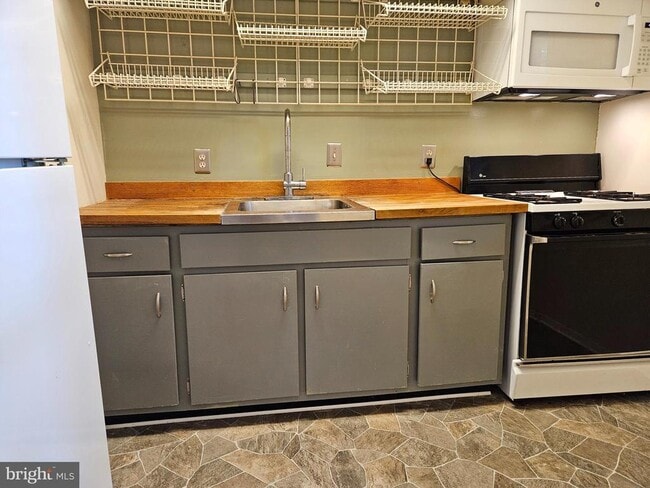 2417 Barracks Pl in Charlottesville, VA - Building Photo - Building Photo