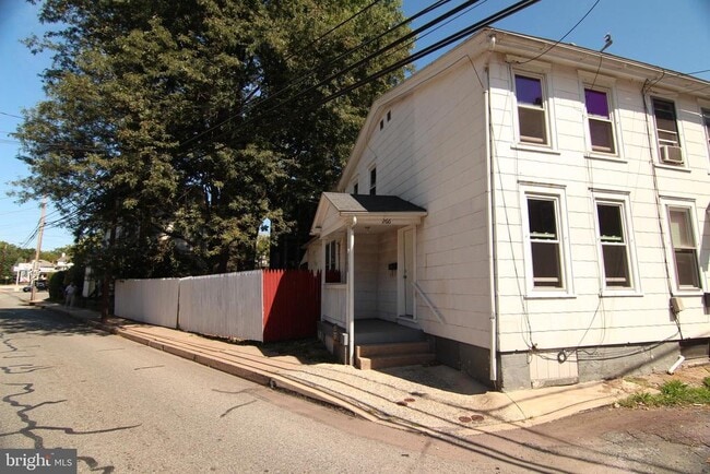 266 Manatawny St