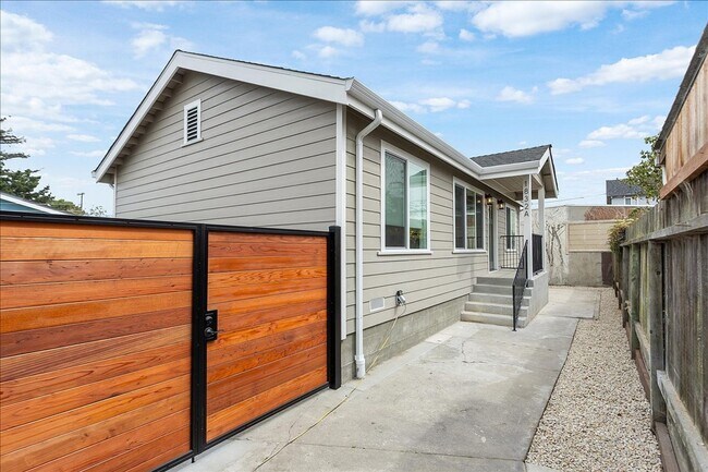 1832 9th St in Alameda, CA - Building Photo - Building Photo