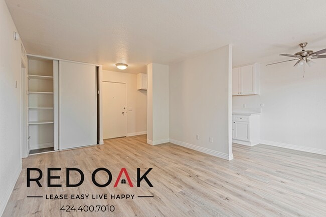 17830 Sherman Way in Los Angeles, CA - Building Photo - Building Photo