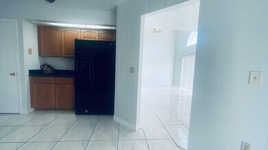 202 Coral Reef Cir in Kissimmee, FL - Foto de edificio - Building Photo