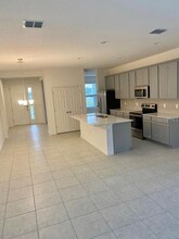 7868 Bowery Dr in Oakland, FL - Building Photo - Building Photo