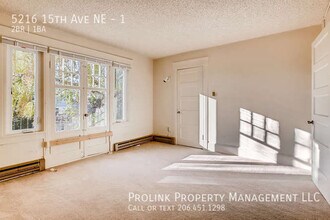 5216 15th Ave NE in Seattle, WA - Building Photo - Building Photo